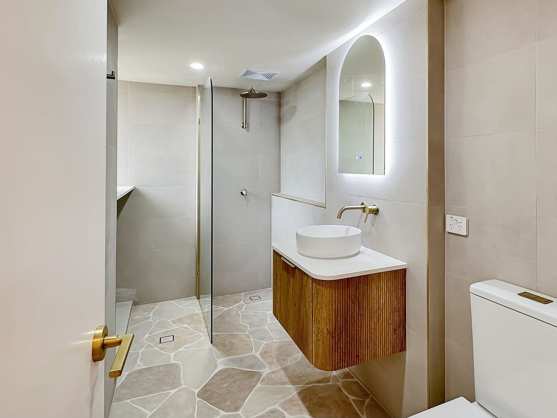 2 / 8 Mitre St, St Lucia