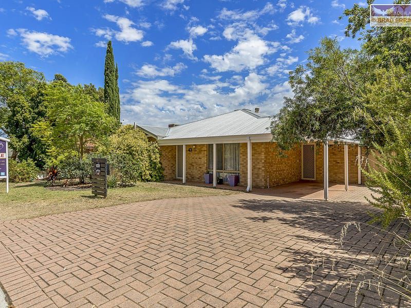 43 Campolino Gardens, Stratton