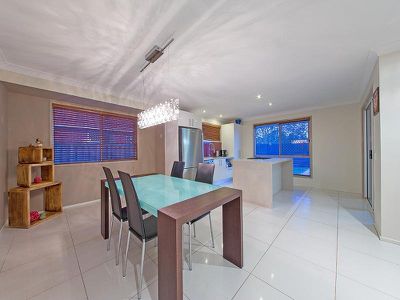 16 Holland Cres, Wynnum West
