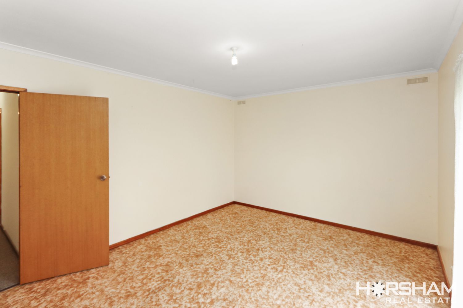 1 / 9 Young Street, Horsham