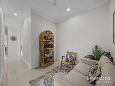 12 Tahlia Circuit, Mount Louisa