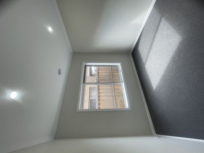 61 Sunlight Circuit, Lara