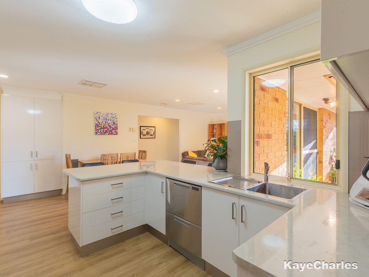 18 Retreat Circuit, Beaconsfield