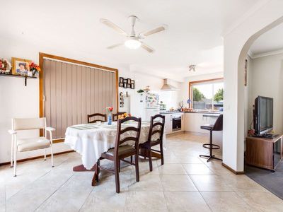 1 / 28 Melaleuca Drive, Hoppers Crossing