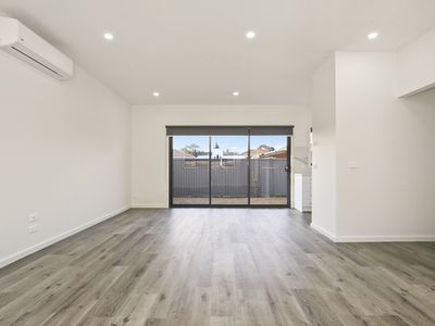 2/5 Bristol Road, Pascoe Vale