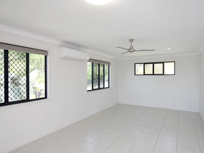 1 / 3 Gidgee Court, Kin Kora