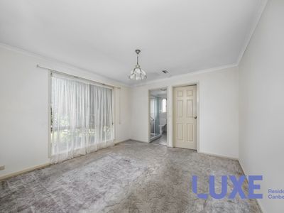 42 Woodfull Loop, Gordon