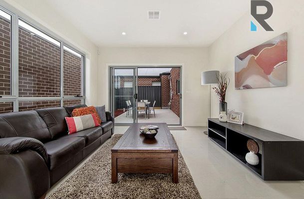 97 Horizon Boulevard, Greenvale