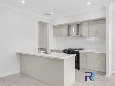 48 Conway Circuit, Aintree