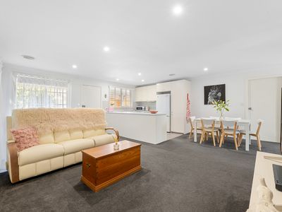 4 / 11 Eric Fenning Drive, Surf Beach