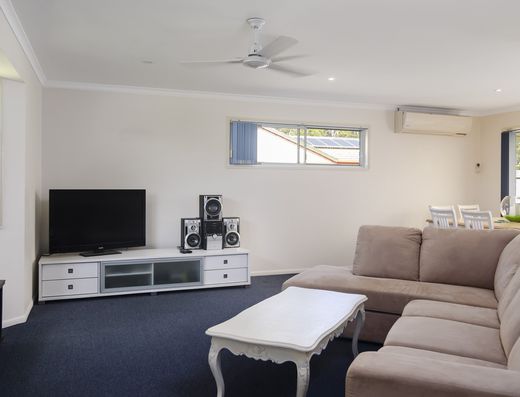 Family Home Backing Onto Bushland image 2