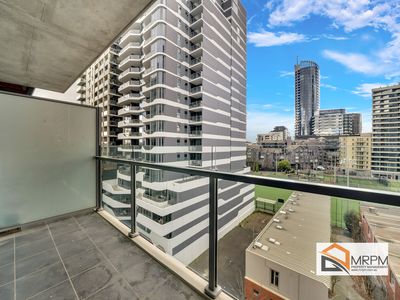 602 / 33 Claremont Street, South Yarra