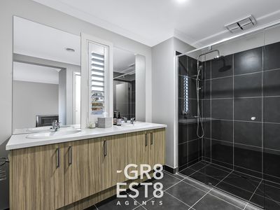 14 Merritt Avenue, Cranbourne West