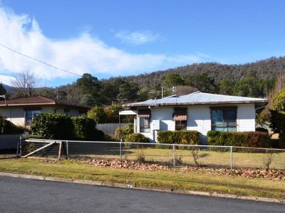 72 Lakeside Avenue , Mount Beauty