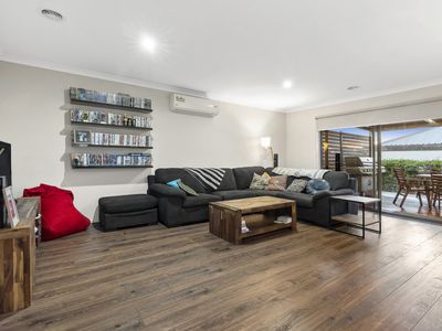 69 Village Green Drive, Leopold