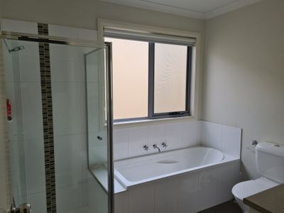 2 / 49 Hope Way, Tarneit