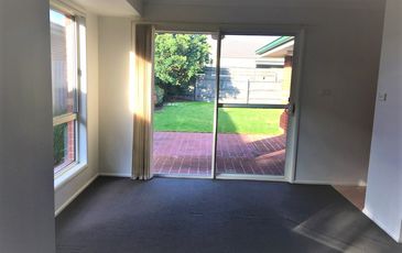 8 Grange Circuit, Beaconsfield