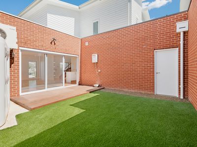 1 / 4 Moama Crescent, Pascoe Vale South