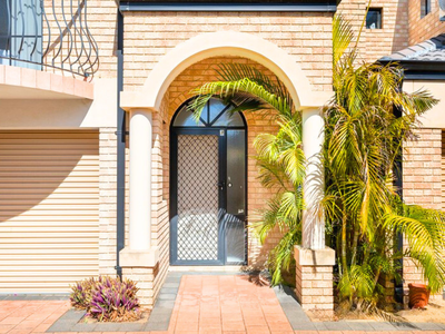 3 / 163 Stock Road, Attadale