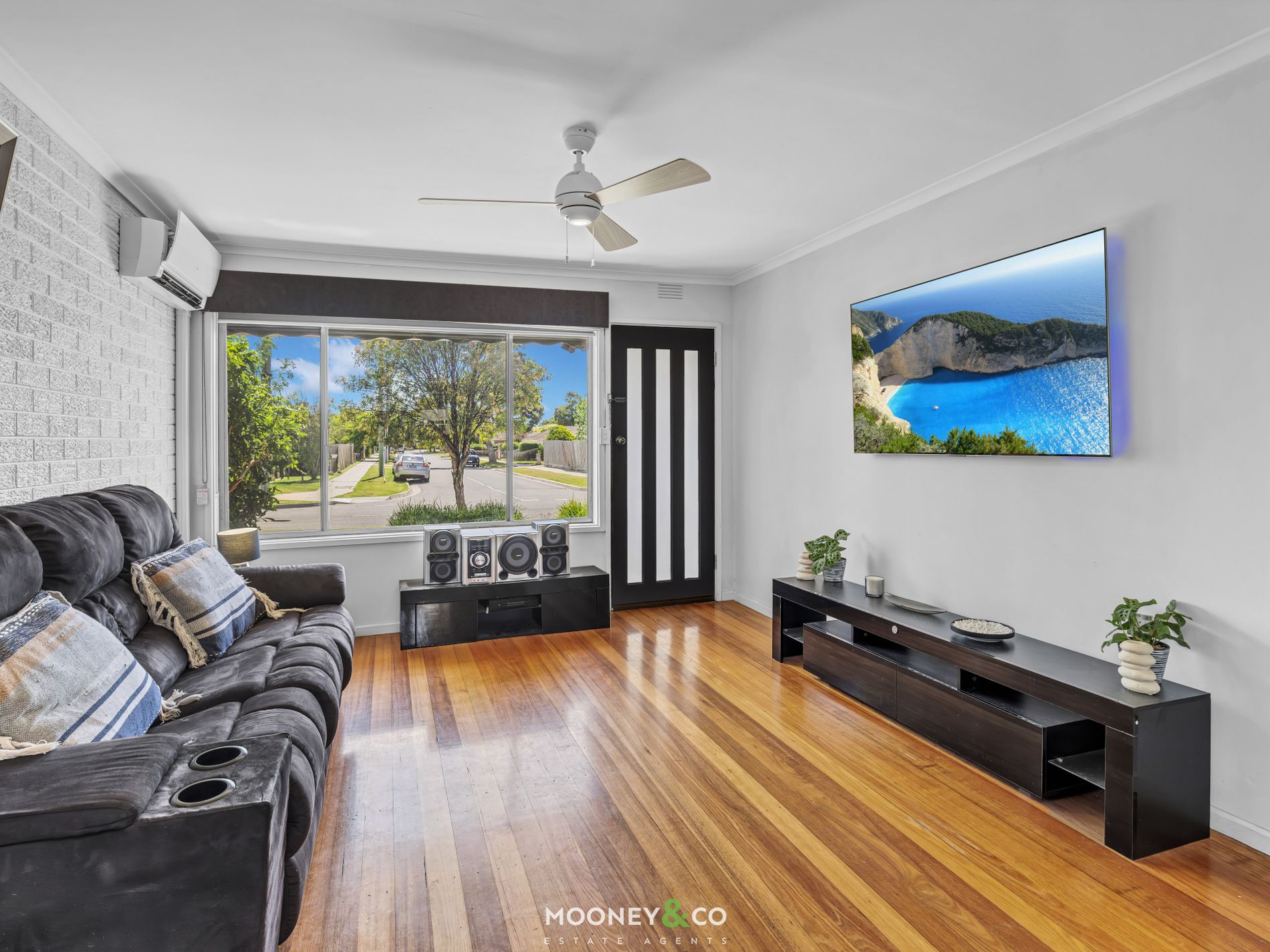 2 / 8 McLaren Avenue, Cranbourne