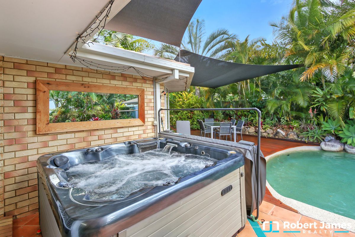 6 Hoylake Court, Tewantin