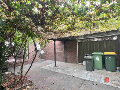 2 / 8 Faye Street, Reservoir