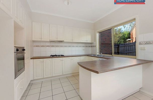 20 The Crest, Attwood