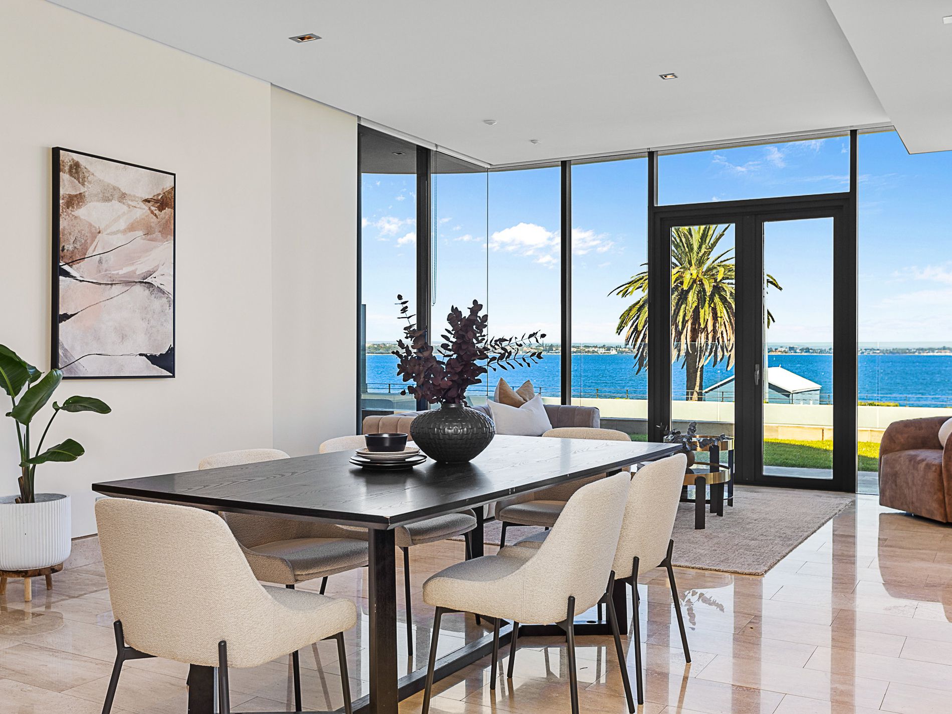 1 / 8 Mounts Bay Road, Crawley
