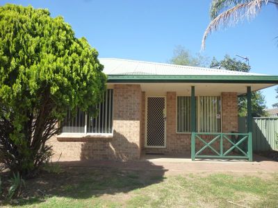 2B Lyons Place, Dubbo