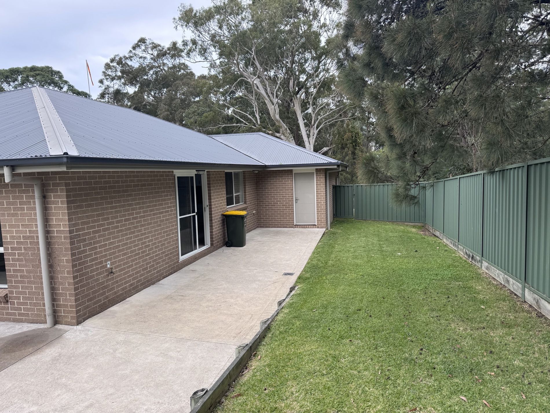 1 The Bounty, Manyana