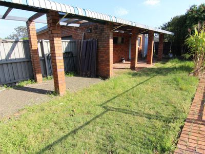 25 The Lakes Way, Forster