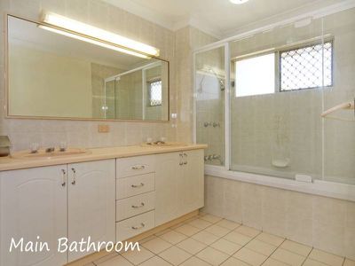 16 Sunningdale Avenue, Rochedale South