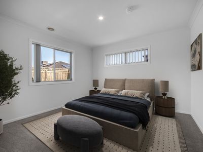 25 Peroomba Drive, Point Cook