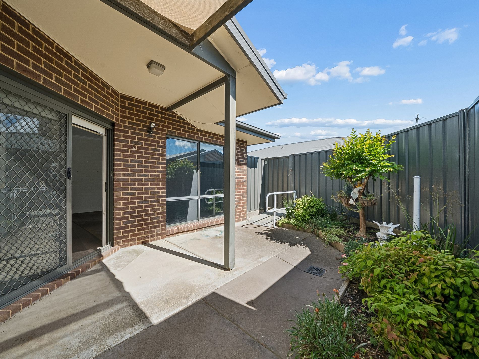 2 / 8 President Street, Seymour