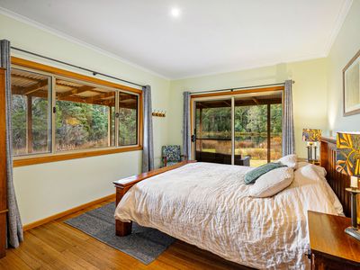 733 Denison Road, Lonnavale