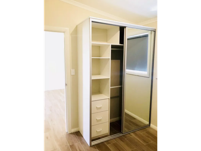 1A Jonah Street, Stanhope Gardens