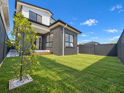37 Scandinavian Circuit, Rouse Hill