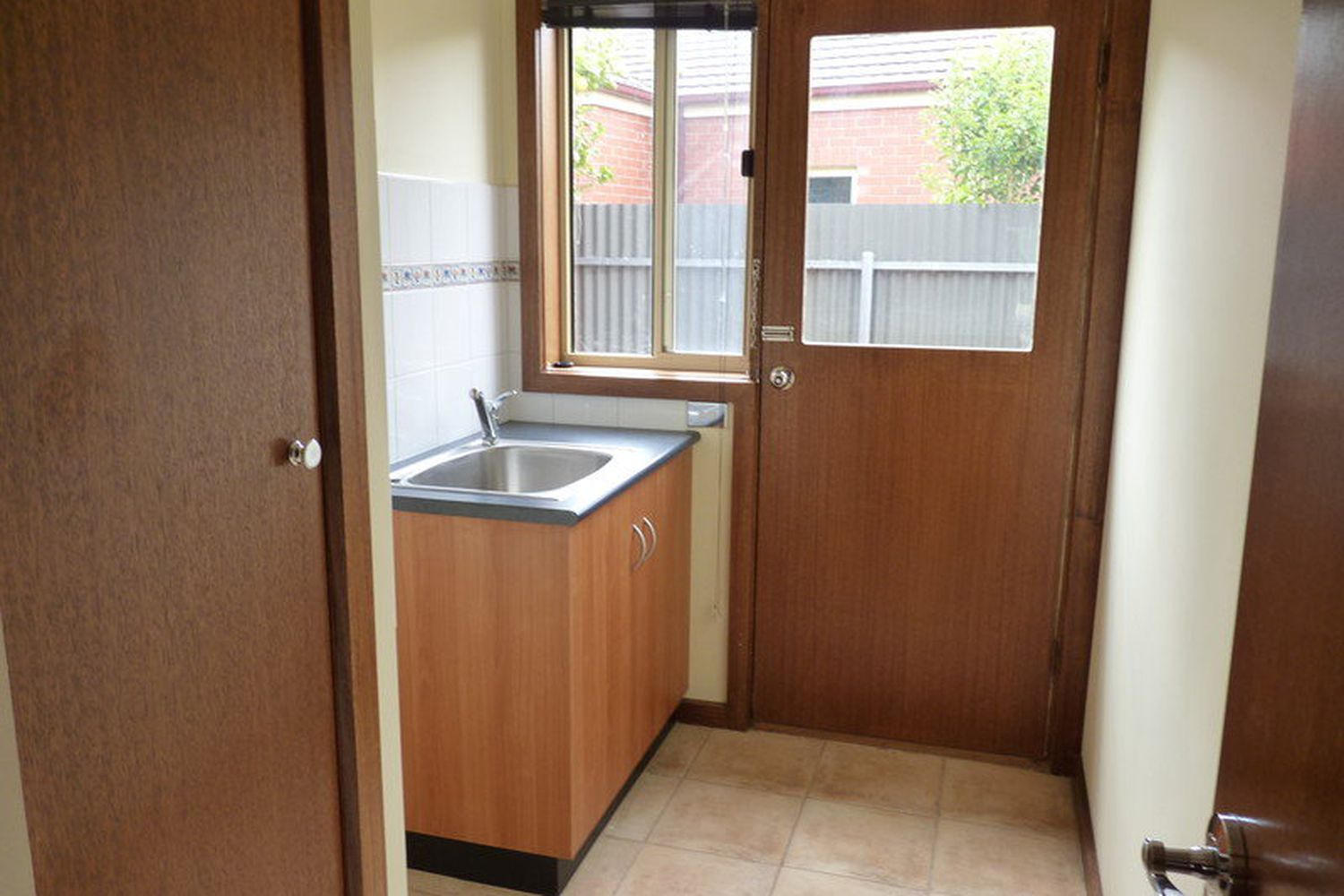 1 / 6 Carroll Street, Horsham