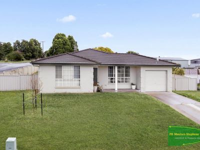 1 Johnston  Crescent, Blayney