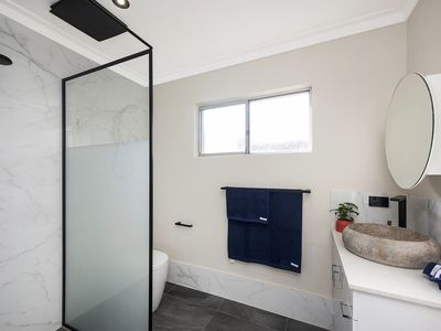 21 Sutherland Close North, Guildford