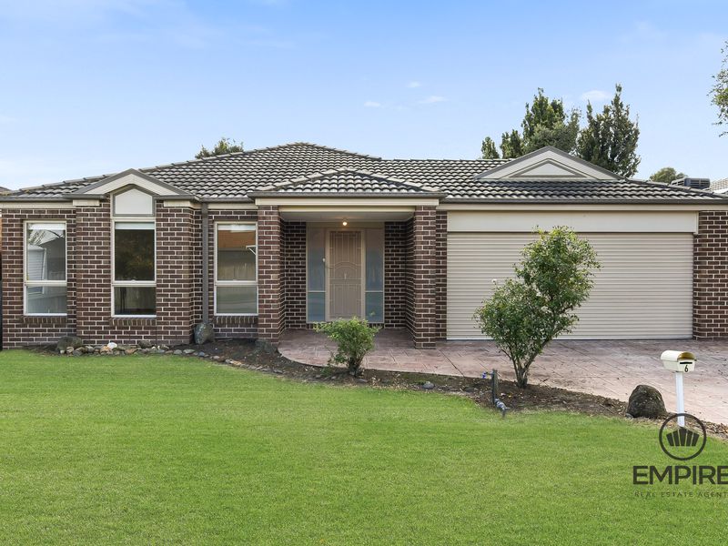 6 Greenfield Court, Cranbourne North