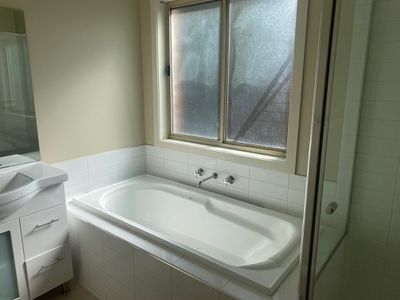 2 / 23 Mayfield Grove, Altona Meadows