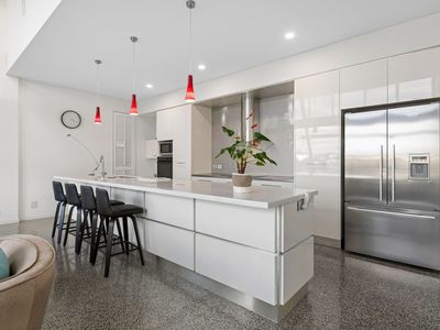 8 Carling Court, Raby Bay