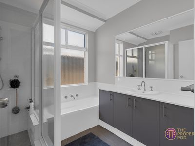 4 Sunstone Boulevard, Treeby