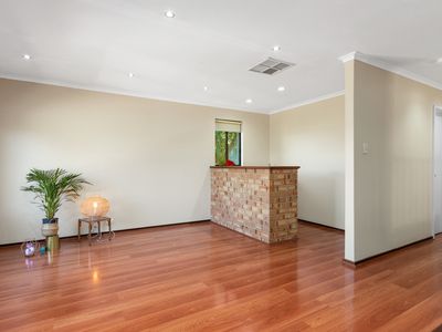 2 Aurora Grove, Willetton