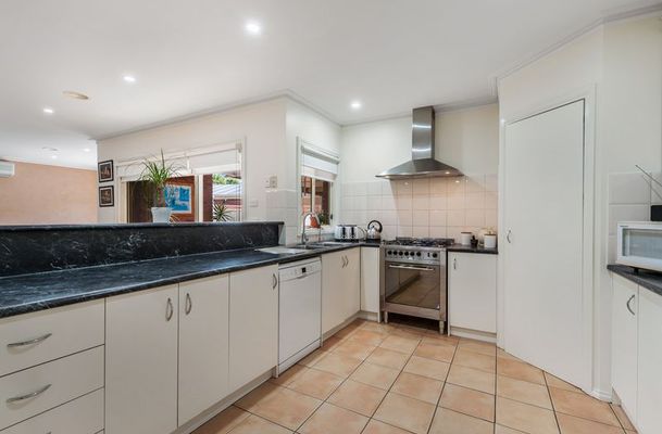 11 Nicholson Court, Greenvale