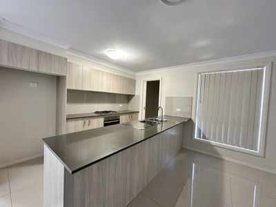 27 Courtney Loop, Oran Park