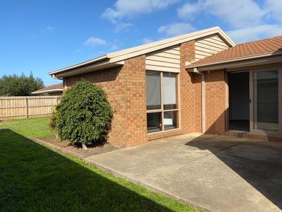 16 Maple Crescent, Hoppers Crossing