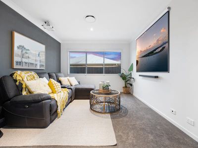 12 Pamphlet Lane, Coomera