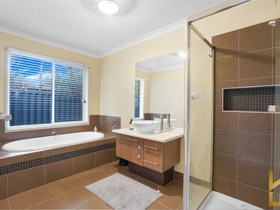 6 Wallaman Street, Manor Lakes